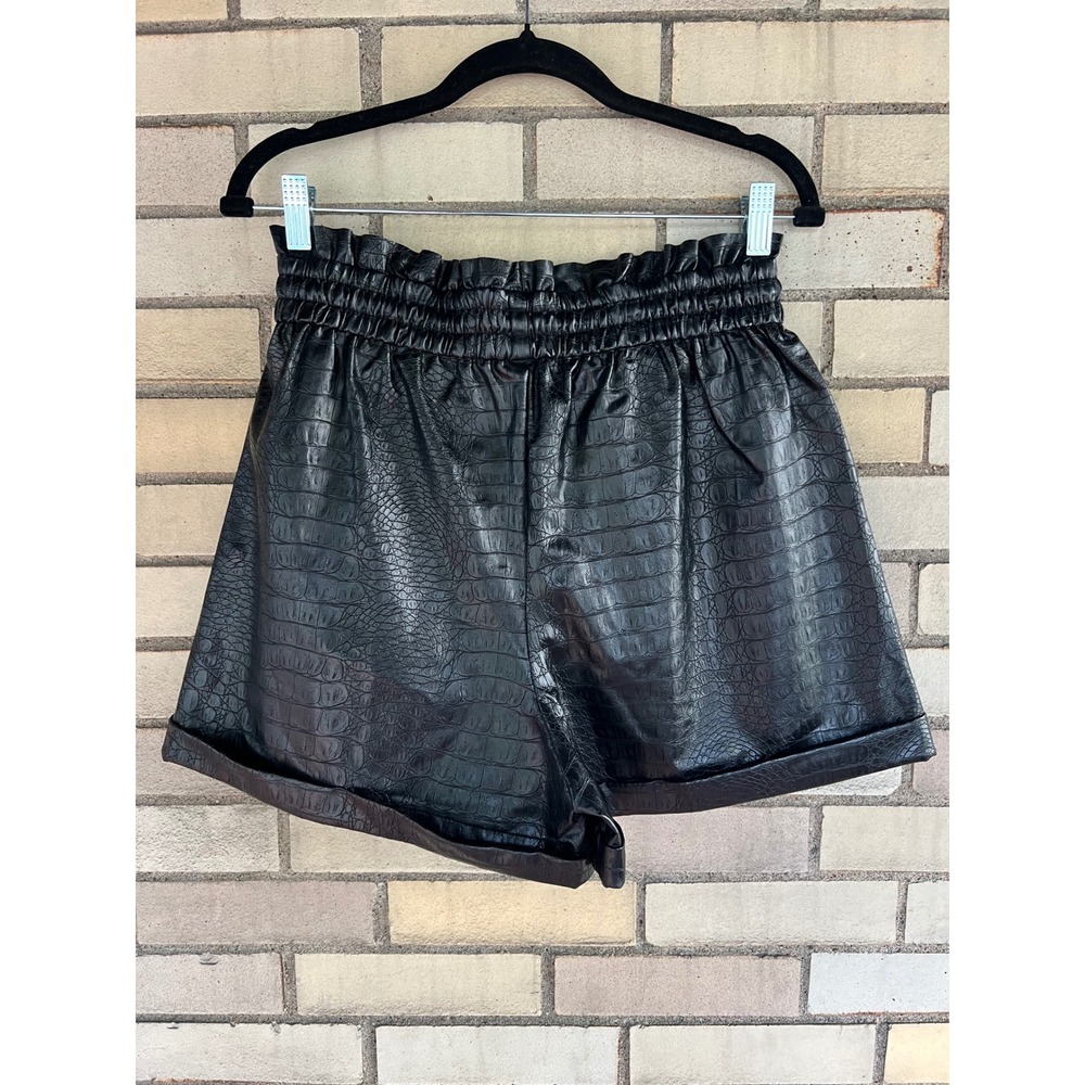 Zenana Black Croc Embossed Faux Leather Paperbag Waist Shorts Large - Picture 3 of 3